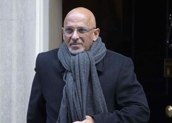 Britanya Başbakanı vergi kaçırdığı iddia edilen Muhafazakâr Partili Zahawi'yi görevden aldı
