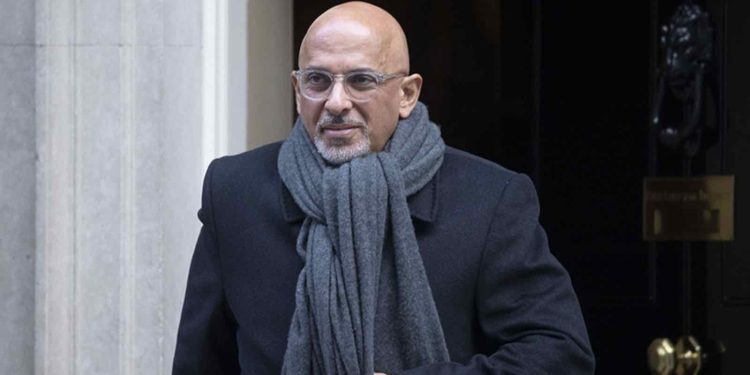 Britanya Başbakanı vergi kaçırdığı iddia edilen Muhafazakâr Partili Zahawi'yi görevden aldı