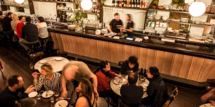 Bu restorana 'Arap, hippi, vegan ve çevreci'ler giremiyor