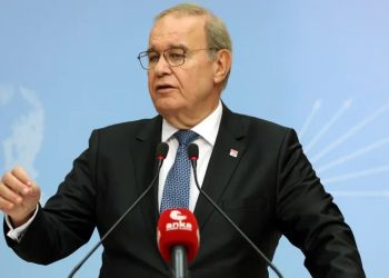 CHP'li Öztrak, "Uydurdukları sözde ‘model’ ile faiz düşecek, üretim ve ihracat artacak, döviz rezervleri dolup taşacak, TL değer kazanacak, enflasyon düşecekti. Peki elde ne kaldı? Yüksek enflasyon. Rekor dış açık. Yavaşlayan üretim. Rekabet gücü zayıflayan bir ekonomi.” ifadelerini kullandı.