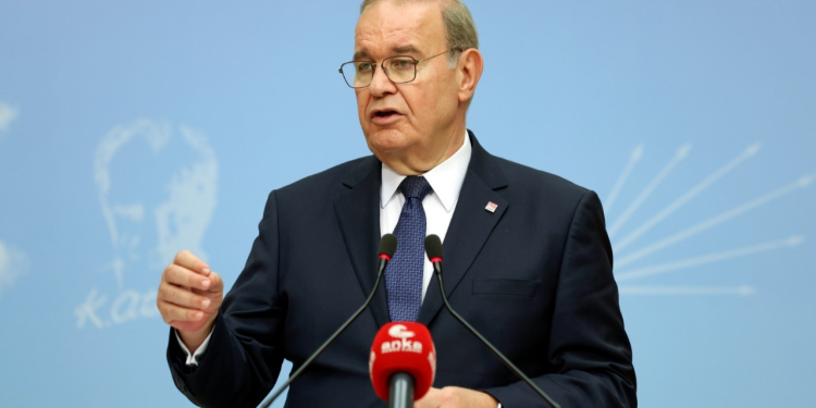 CHP'li Faik Öztrak'tan Erdoğan'a: 500 milyar dolarlık İhracat hedefinin yarısına ulaşmış şişindikçe şişiniyor