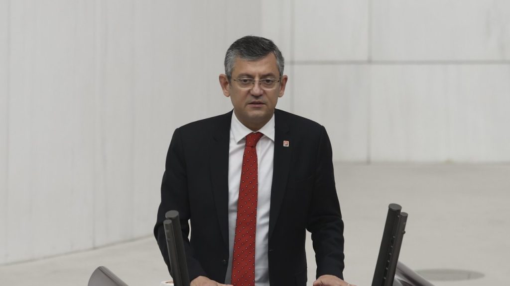 CHP'li Özel: En düşük emekli maaşının asgari ücrete çıkarılmasına ilişkin önergemiz AKP-MHP oylarıyla reddedildi