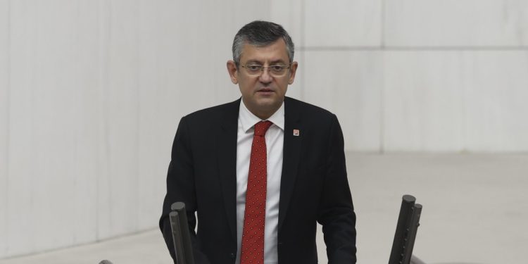 CHP'li Özel: En düşük emekli maaşının asgari ücrete çıkarılmasına ilişkin önergemiz AKP-MHP oylarıyla reddedildi