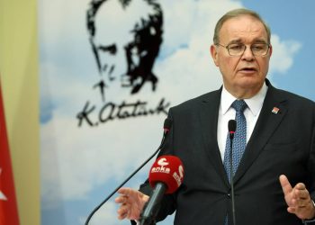 CHP'li Öztrak: Türkiye’yi, çocukların eti ancak karne hediyesi diye yiyebildiği, bir ülke haline getirdiler