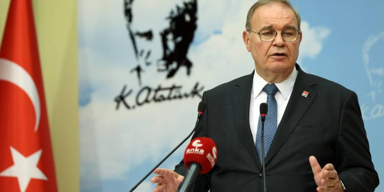 CHP'li Öztrak: Türkiye’yi, çocukların eti ancak karne hediyesi diye yiyebildiği, bir ülke haline getirdiler