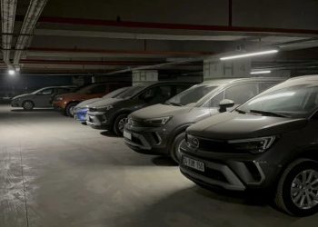 Çamlıca Camisi otoparkında sıfır araç stoku incelemesi