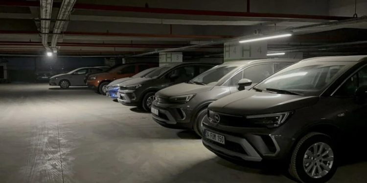 Çamlıca Camisi otoparkında sıfır araç stoku incelemesi