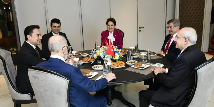 Canlı yayında art arda kulis bilgileri: 'Kılıçdaroğlu'nun açıklaması diğer beş partiye sürpriz oldu'