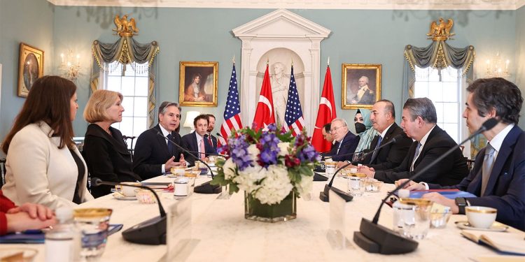 Çavuşoğlu: F-16'lar İsveç ve Finlandiya’nın NATO üyeliği ile bağlantılı değil