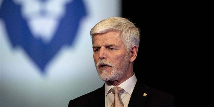 Çek Cumhuriyeti'nde eski NATO komutanı, cumhurbaşkanı seçildi