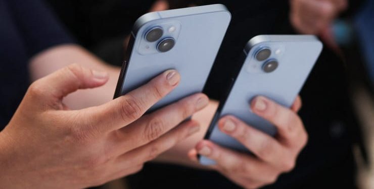 Bankacılık Düzenleme ve Denetleme Kurumu (BDDK), cep telefonu alımı amacıyla kullandırılan tüketici kredilerinde vade sınırının belirlenmesinde dikkate alınan 5 bin liralık tutarı 12 bin liraya çıkardı.