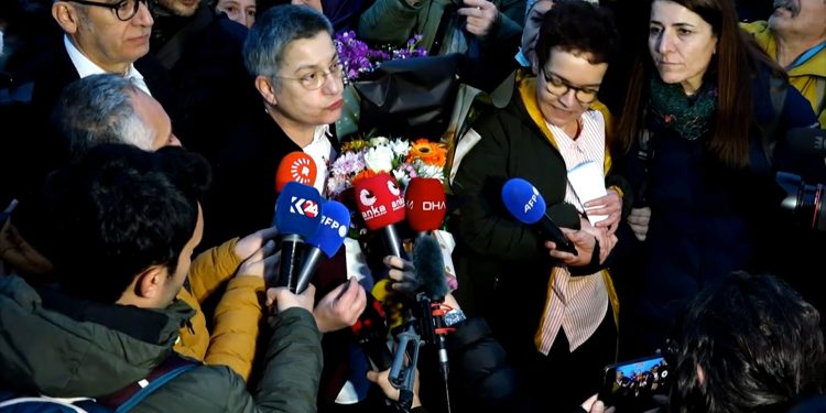 Cezaevinden çıkan Fincancı’dan mücadele mesajı: Savaşlara karşı olacağız