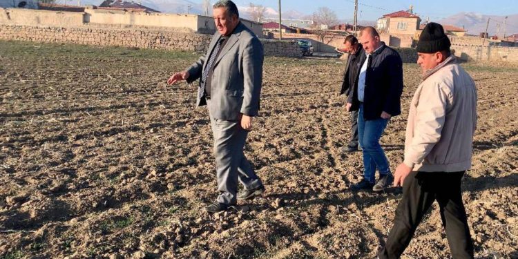 Çiftçilerden maliyet isyanı: 'Saati 250 liradan sulama yapıyoruz'