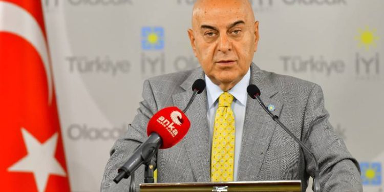 Mustafa Cihan Paçacı, İYİ Parti'deki Kurumsal İlişkiler Başkanlığı görevinden istifa ettiğini açıkladı.