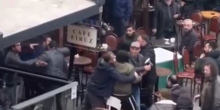 Cihangir'de baltalı saldırı