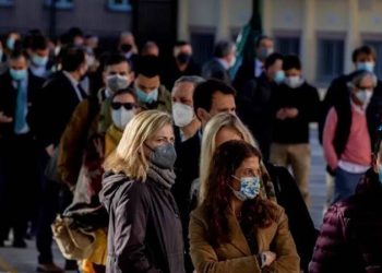 Covid-19 küresel risk taşıyan tehlikeli bir bulaşıcı hastalık olmayı sürdürüyor