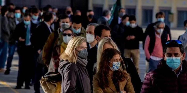 Covid-19 küresel risk taşıyan tehlikeli bir bulaşıcı hastalık olmayı sürdürüyor