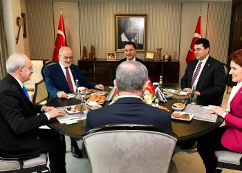 Cumhurbaşkanı adayı için tarih verildi: Her liderin arkasında durduğu biri olacak