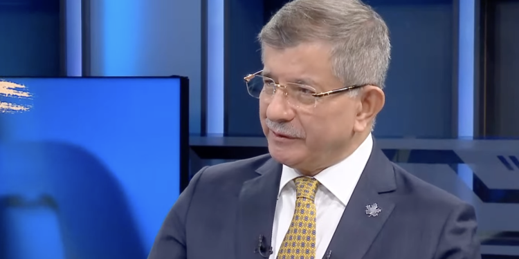 Davutoğlu: Genel başkanlar her kararda Cumhurbaşkanı gibi imza yetkisine sahip olacak