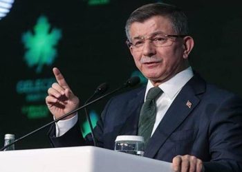 Gelecek Partisi lideri Ahmet Davutoğlu, "şu andan itibaren cumhurbaşkanı ismini konuşmanın vaktinin geldiğini" söyledi. Davutoğlu, "Cumhurbaşkanı içeriden veya dışarıdan olsun genel başkanlar doğrudan karar süreçler içerisinde imza yetkisine sahip olarak bulunacaklar" dedi.