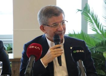 Gelecek Partisi Genel Başkanı Ahmet Davutoğlu, 6'lı masadan çekilebileceğine ilişkin sözlerinin yanlış anlaşıldığını belirterek, "Bu tepkiyi 6'lı masa liderlerine değil, iktidarın yaptığı manipülasyonu yayan çevrelere verdim" dedi.