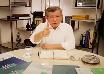 Davutoğlu’ndan Erdoğan’a: Sen beni yolsuzlukla itham ettin, öyle mi?