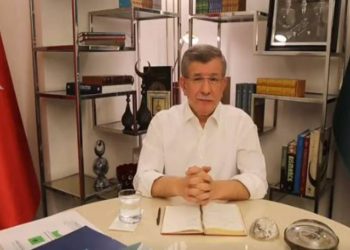 Davutoğlu'ndan Erdoğan'a çağrı: Pelikancılar dahil istediğin gazetecileri al gel