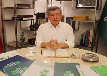 Davutoğlu'ndan beklenen video: Yakın çevresini iktidar olduğunda zengin eden sen, beni yolsuzlukla itham ettin öyle mi?