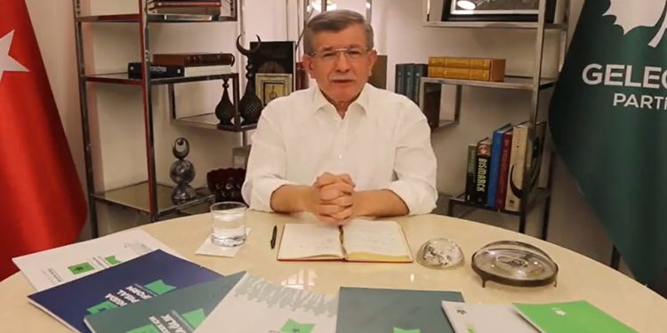 Davutoğlu'ndan beklenen video: Yakın çevresini iktidar olduğunda zengin eden sen, beni yolsuzlukla itham ettin öyle mi?