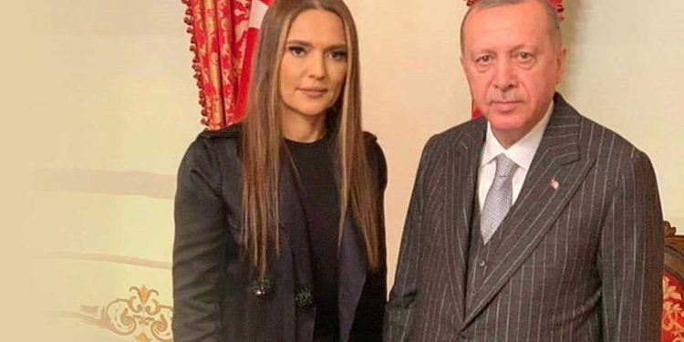 Demet Akalın öğretmen eyleminde: Edepsizliğe lüzum yok teyzecim