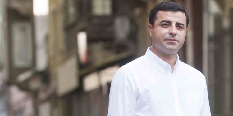 Demirtaş: Bir isim, parti için değil, demokrasi için en geniş katılımla seçim kampanyamızın startını verelim