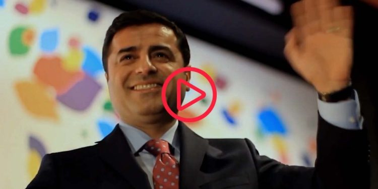 Demirtaş 'Emekçiyiz'i hazırlayan müzisyen ve solistlere teşekkür etti