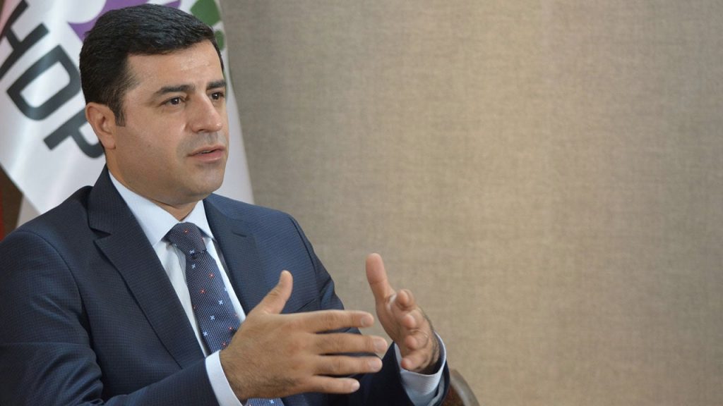 Demirtaş: Etrafınızda kararsız kim varsa ikna etmeye çalışın