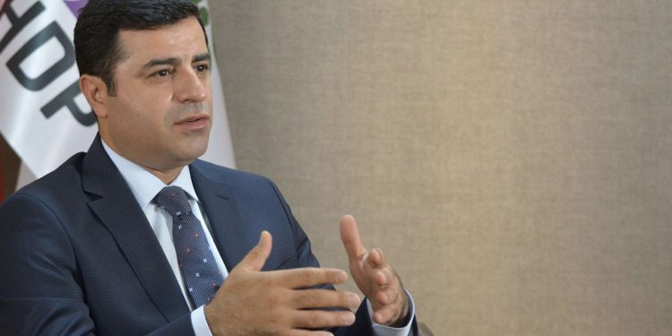 Demirtaş: Etrafınızda kararsız kim varsa ikna etmeye çalışın