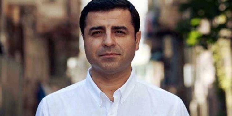 Demirtaş: Her yerde seçim çalışması yapın, ikna edemediğiniz olursa bana haber verin