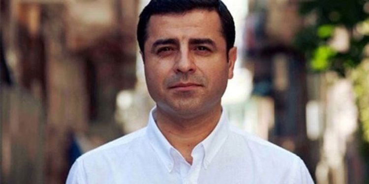 Demirtaş: Milyonlarca insanın umudu muhalefette, yürü HDP