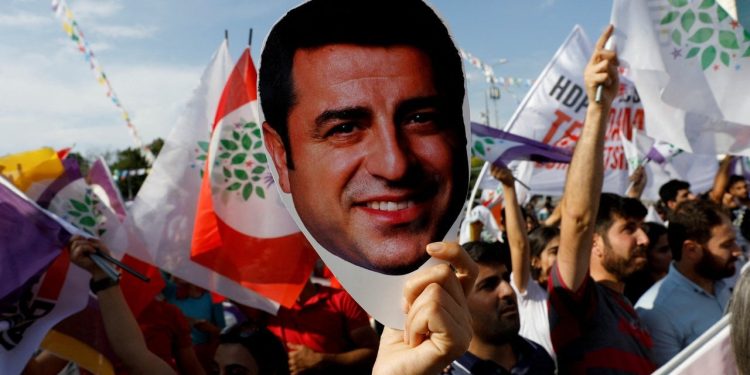 Demirtaş Reuters'a konuştu: Ortak aday olasılığı halen masada, kapı kapalı değil