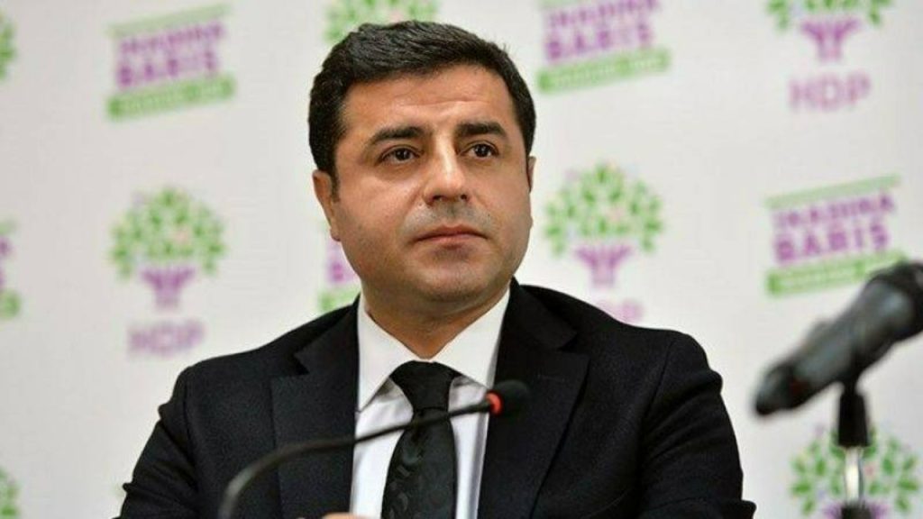 Demirtaş: 'Trol çalışmaları, ileride iddianamelere siyasi darbenin medya ayağı olarak geçecektir'