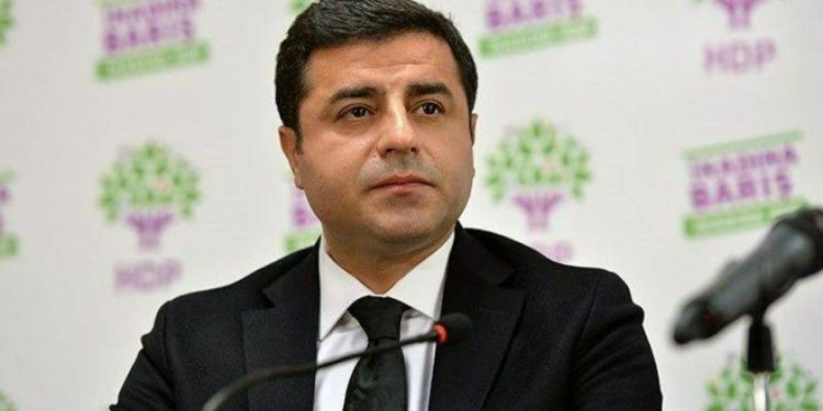 Demirtaş: 'Trol çalışmaları, ileride iddianamelere siyasi darbenin medya ayağı olarak geçecektir'