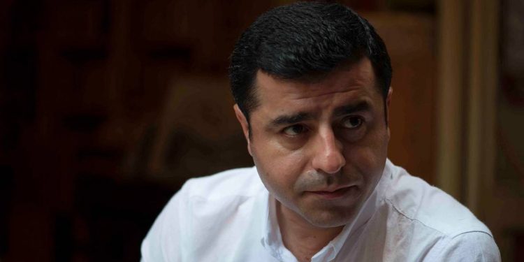 Demirtaş uyardı: Kritik dönemlerde birileri hep sis bombası atar