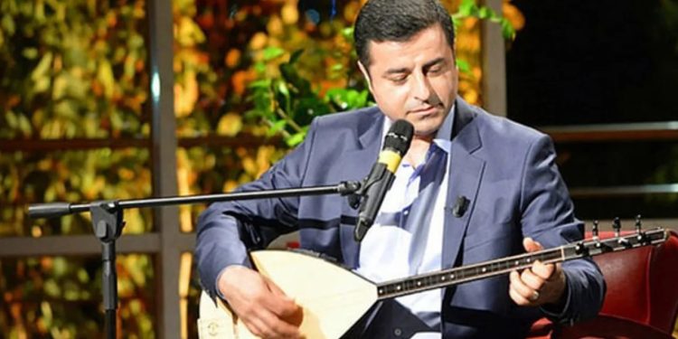 Demirtaş, yurttaşlara seslendi: Biz seçim şarkısı yaptık, şimdi sıra sizde