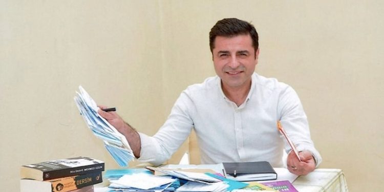 Demirtaş’tan Altılı Masa’ya: Küçük tarikatın partisiyle bile görüştüler, iş HDP'ye gelince üç maymunu oynuyorlar