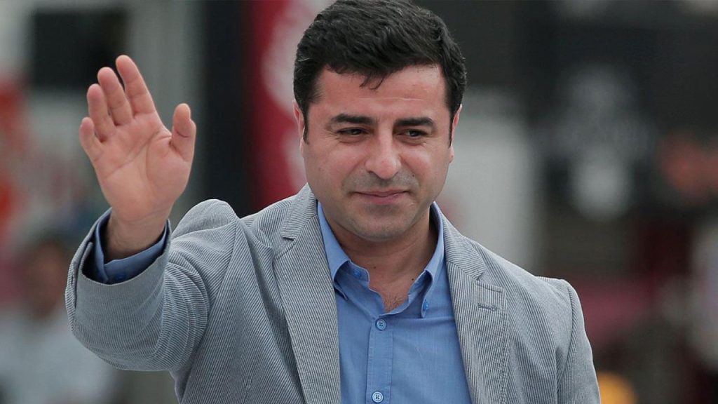 Demirtaş'tan miting çağrısı: Kim kimi kapatacakmış, AKP'ye de AYM'ye de gösterelim