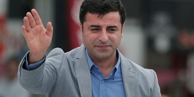 Demirtaş'tan miting çağrısı: Kim kimi kapatacakmış, AKP'ye de AYM'ye de gösterelim