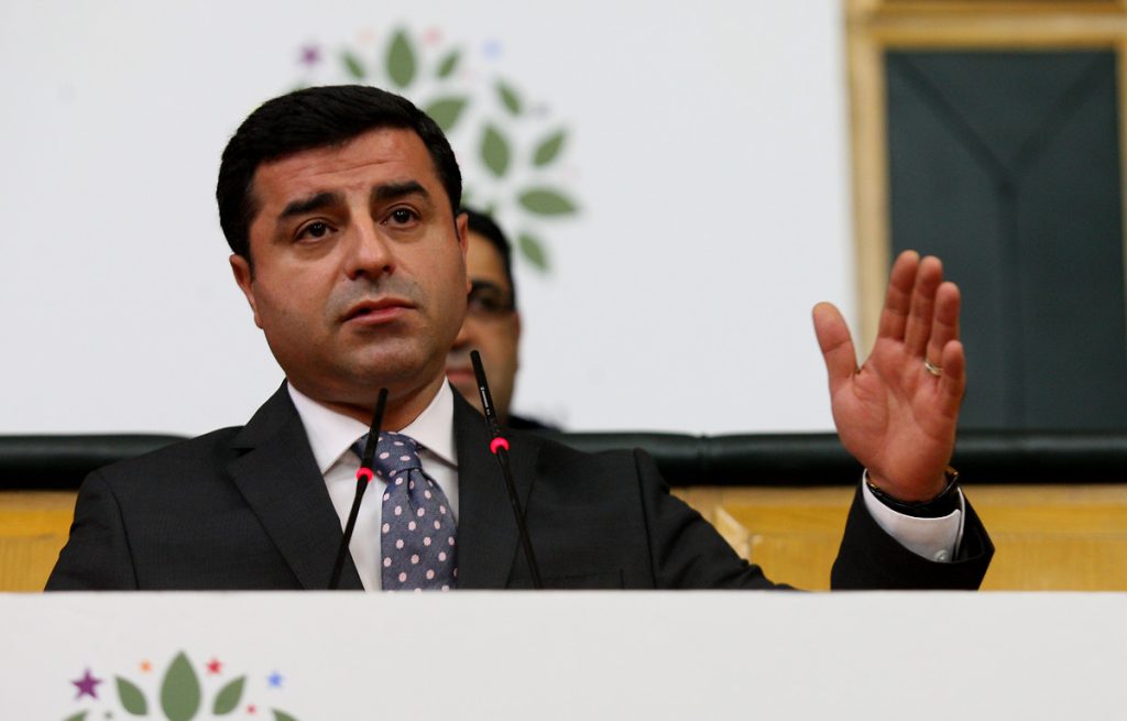 Demirtaş’tan yargı, medya ve bürokrasiye uyarı: Er ya da geç adil yargı karşısına çıkacaklar