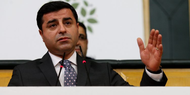 Demirtaş’tan yargı, medya ve bürokrasiye uyarı: Er ya da geç adil yargı karşısına çıkacaklar