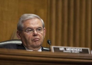 Demokrat Dış İlişkiler Komisyonu Başkanı, yine satışa karşı çıktı