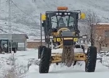 Dersim ve Malatya'da kar yağışı nedeniyle yollar kapandı