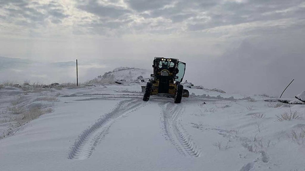 Dersim’de 47 köy yolu kardan kapandı