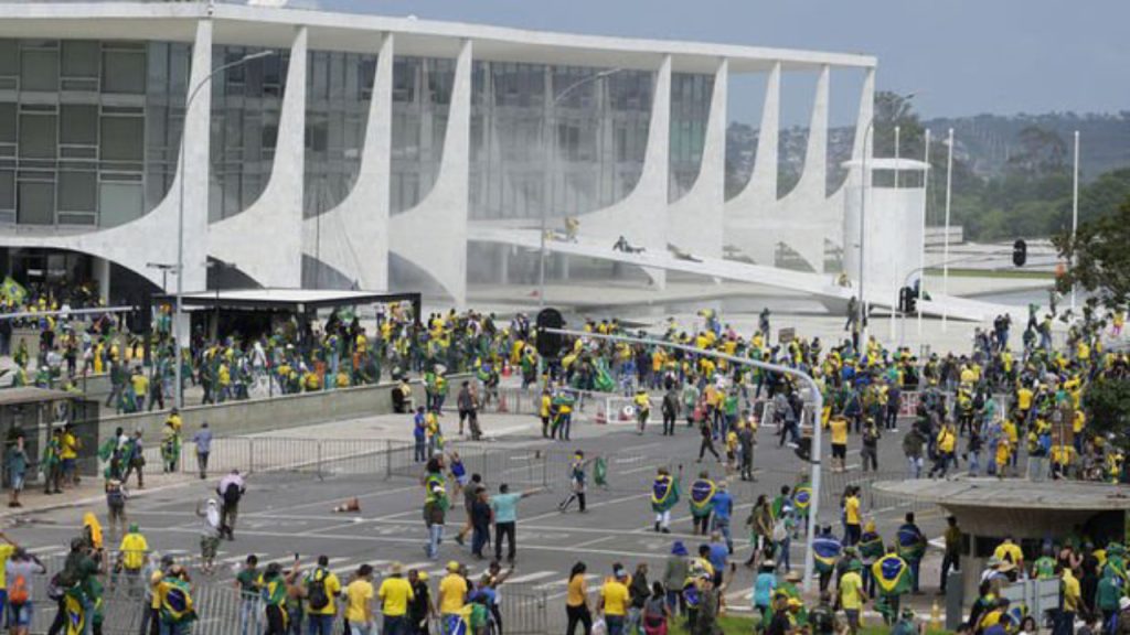 Destekçileri kongre binasını basmıştı: Bolsonaro'dan açıklama